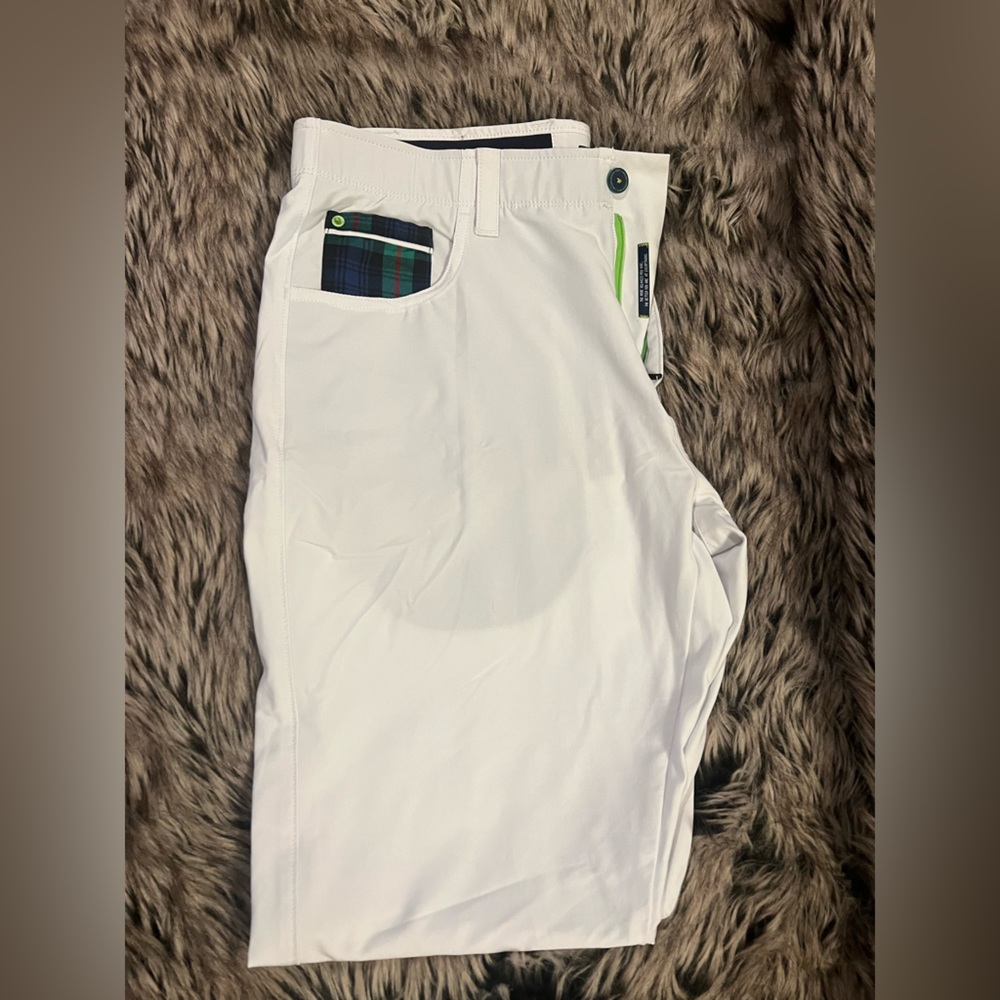 William Murray men’s white golf pants. Size 34 waste standard length.
